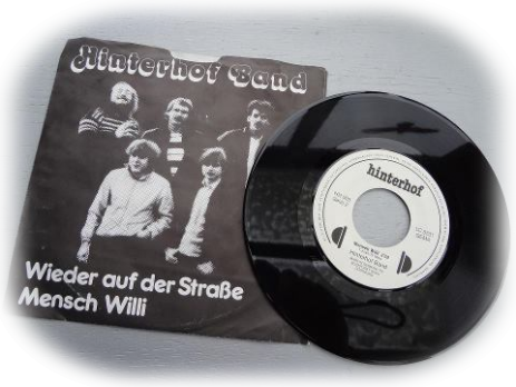 Wieder auf der Strasse Wieder auf der Strasse - Die Hinterhofband